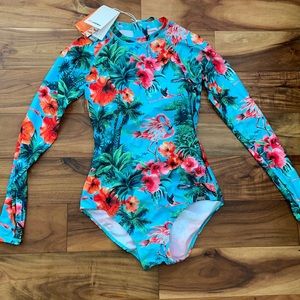 AXSEA, size 6, Hawaii flower print
